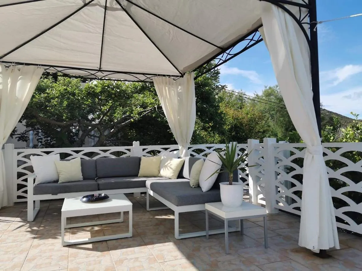 Adorable Summer House By The Sea Zapuntel Holiday home